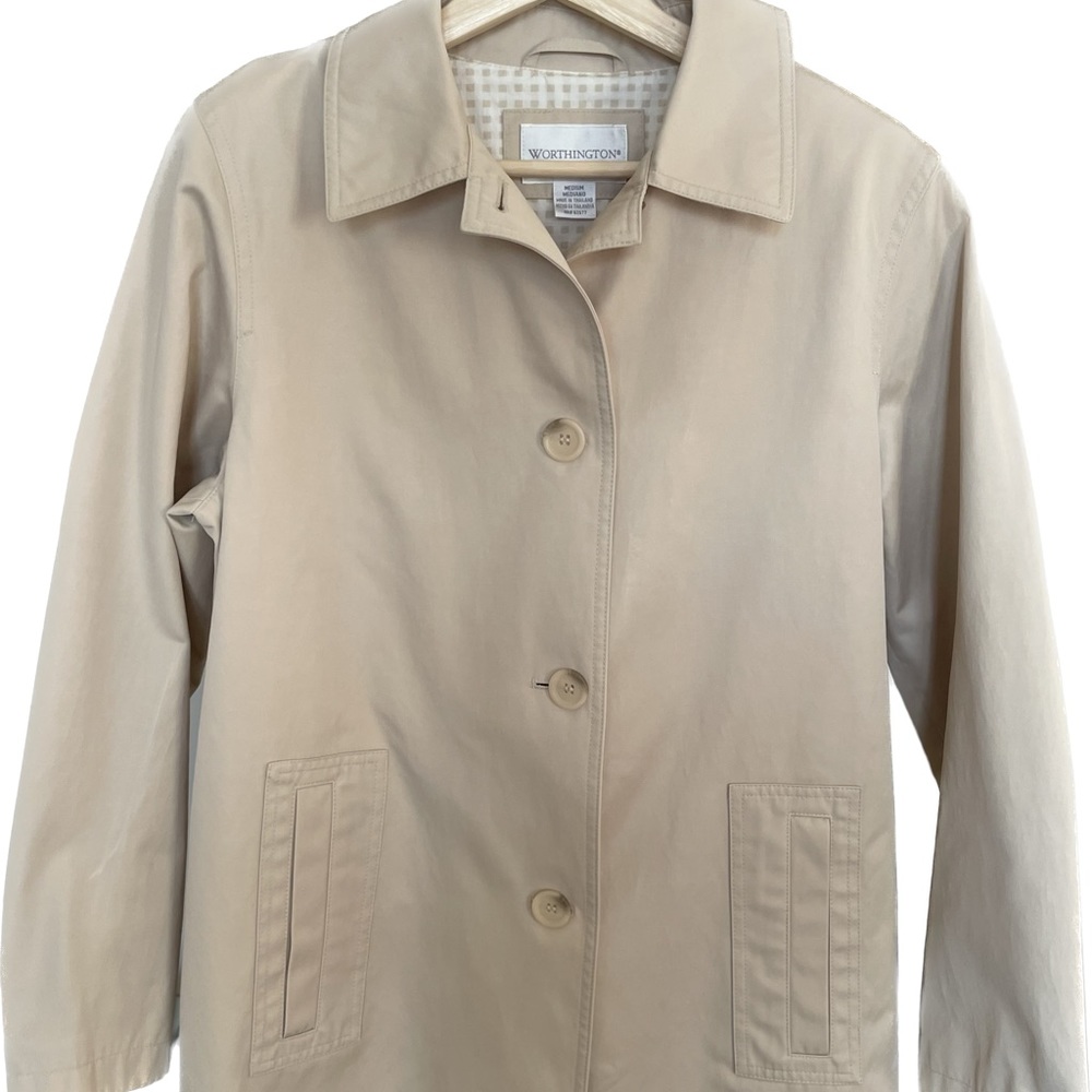 Worthington Women’s Trench Coat size M w/Gingham Lining.